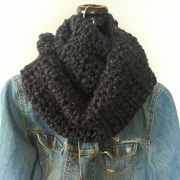 Accessories - SALE!!! HOST PICK! CHUNKY INFINITY SCARF!